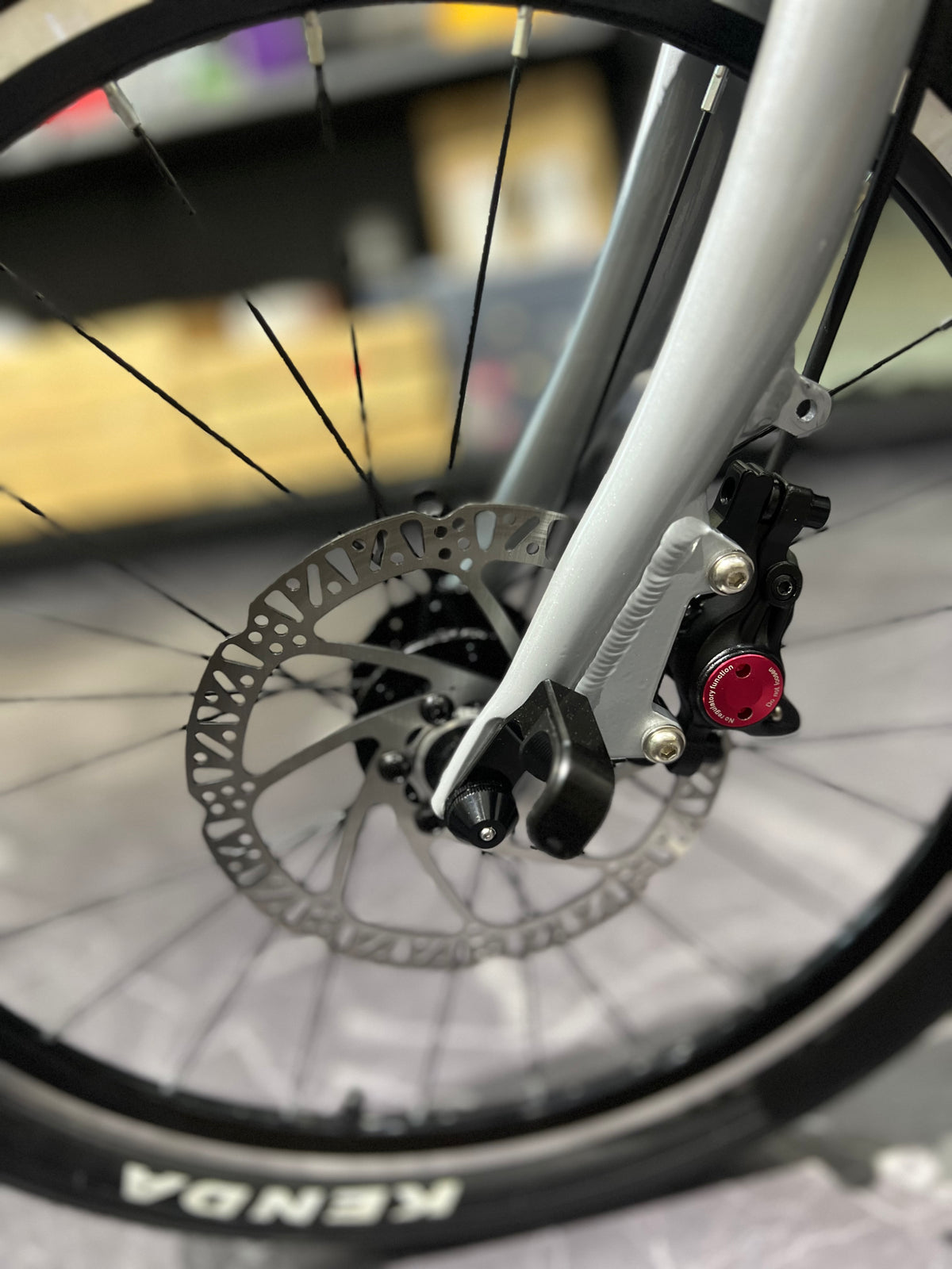 Liaoge L10 Aluminium 20” trifold bike light weight hydraulic disc brakes Shimano Tiagra 10 speed telescopic handle bar adjustable height 2” tyres gravel road competent