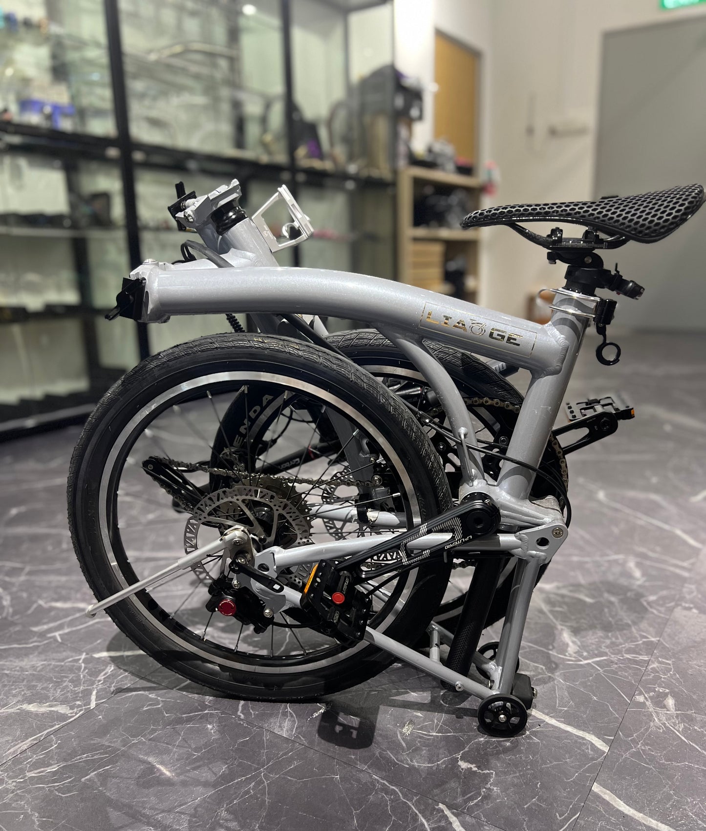 Liaoge L10 Aluminium 20” trifold bike light weight hydraulic disc brakes Shimano Tiagra 10 speed telescopic handle bar adjustable height 2” tyres gravel road competent