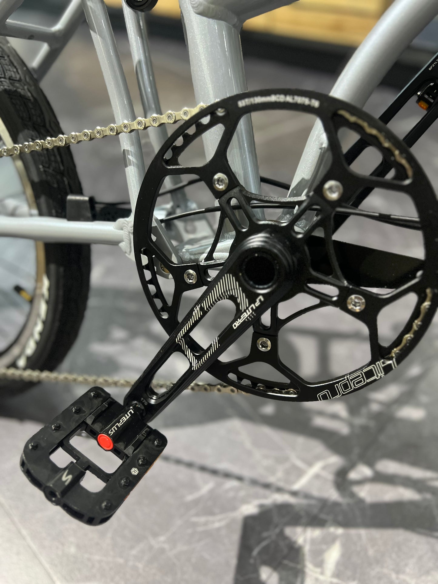 Liaoge L10 Aluminium 20” trifold bike light weight hydraulic disc brakes Shimano Tiagra 10 speed telescopic handle bar adjustable height 2” tyres gravel road competent