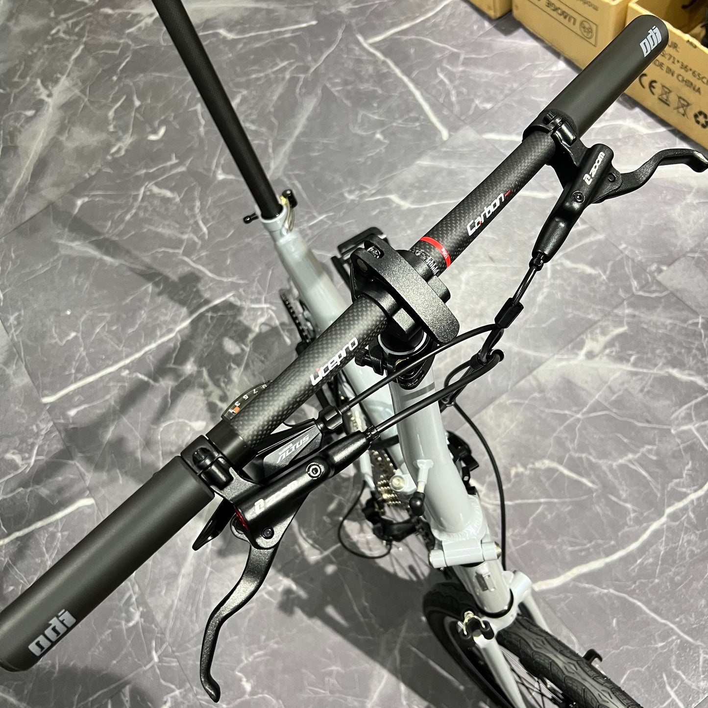 Liaoge L10 Aluminium 20” trifold bike light weight hydraulic disc brakes Shimano Tiagra 10 speed telescopic handle bar adjustable height 2” tyres gravel road competent